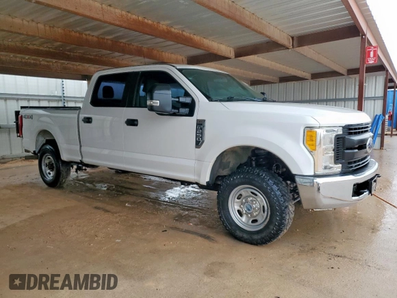 2017 Ford F-250 Lariat z VIN 1FT7W2B6XHEE08322, wystawiony jako Copart lot #62522455 z przebiegiem 175 010 mil mil oraz Czysty tytuł • Clean title. Historia ofert i sprzedaży dostępna na DreamBid. Obrazek 4.