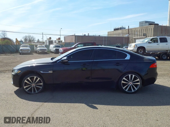 2017 Jaguar XE 35t Prestige z VIN SAJAK4BV1HA966878, wystawiony jako IAAI lot #42115970 z przebiegiem 62 949 mil mil oraz . Historia ofert i sprzedaży dostępna na DreamBid. Obrazek 14.
