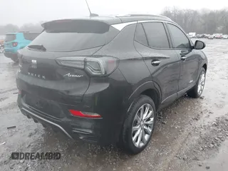 2024 Buick Encore GX Avenir с VIN KL4AMGSL2RB030038, выставлен на аукционе IAAI как лот 41425381 с пробегом 4 441 миль миль и . История ставок и продаж доступна на DreamBid. Изображение 4.