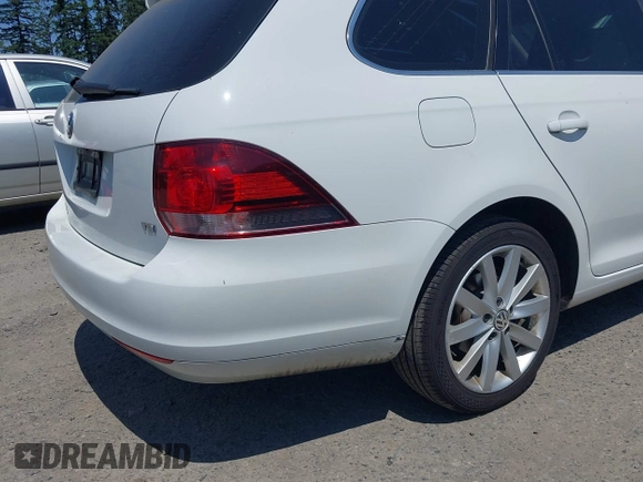 2014 Volkswagen Jetta TDI w/Sunroof & Nav with VIN 3VWPL7AJ2EM615172, listed as a IAAI auction lot 42809695 with 116,599 mi miles and . Bid and sale history available at DreamBid. Image 6.