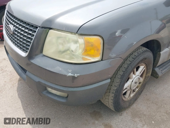 2005 Ford Expedition Special Service with VIN 1FMPU15545LA26180, listed as a IAAI auction lot 41806396 with 209,288 mi miles. Bid and sale history available at carsss.com. Image 6.