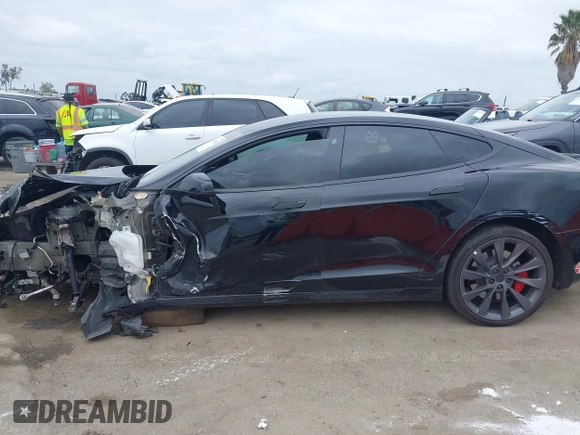 2017 Tesla Model S 60 with VIN 5YJSA1E12HF195965, listed as a IAAI auction lot 41946148 with 63,992 mi miles and . Bid and sale history available at DreamBid. Image 14.