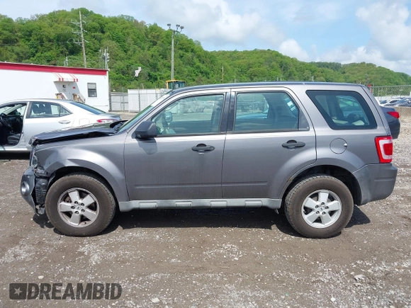 2009 Ford Escape XLS z VIN 1FMCU02709KC11692, wystawiony jako IAAI lot #42202890 z przebiegiem 155 243 mil mil oraz . Historia ofert i sprzedaży dostępna na DreamBid. Obrazek 14.