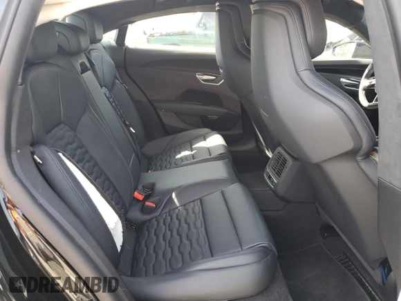 2024 Audi RS e-tron GT z VIN WAUBHBFW2R7901512, wystawiony jako Copart lot #49185595 z przebiegiem 1 993 mil mil oraz Szkoda całkowita • Salvage title. Historia ofert i sprzedaży dostępna na DreamBid. Obrazek 10.