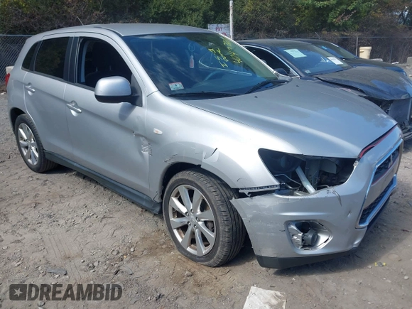 2015 Mitsubishi Outlander Sport ES with VIN 4A4AP3AU4FE042064, listed as a IAAI auction lot 40477211 with 117,890 mi miles. Bid and sale history available at carsss.com. Image 1.