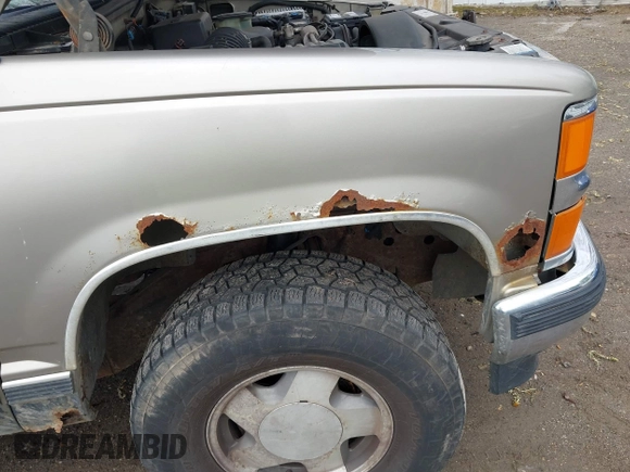 1998 Chevrolet Silverado 1500 with VIN 1GCEK19R6WR112281, listed as a IAAI auction lot 42180075 with 185,399 mi miles and . Bid and sale history available at DreamBid. Image 6.