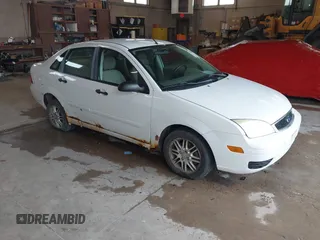 2007 Ford Focus S z VIN 1FAFP34N57W272599, wystawiony jako IAAI lot #42288216 z przebiegiem 166 798 mil mil oraz . Historia ofert i sprzedaży dostępna na DreamBid. Obrazek 1.