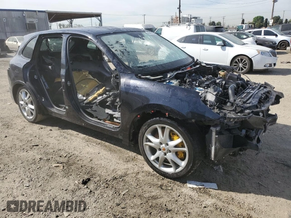 2018 Porsche Cayenne GTS z VIN WP1AD2A2XJLA80930, wystawiony jako Copart lot #46467205 z przebiegiem Nie podano mil oraz Szkody całkowita. Historia ofert i sprzedaży dostępna na DreamBid. Obrazek 4.