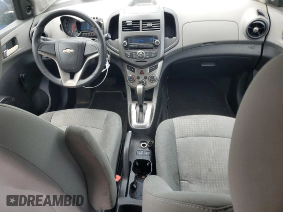 2012 Chevrolet Sonic LS z VIN 1G1JA5SH5C4192846, wystawiony jako Copart lot #59932985 z przebiegiem 122 598 mil mil oraz Szkoda całkowita • Salvage title. Historia ofert i sprzedaży dostępna na DreamBid. Obrazek 8.