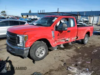 2019 Ford F-250 XL z VIN 1FT7X2A64KEE00951, wystawiony jako Copart lot #42162385 z przebiegiem 140 038 mil mil oraz Czysty tytuł • Clean title. Historia ofert i sprzedaży dostępna na DreamBid. Obrazek 1.