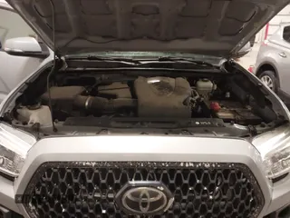 2019 Toyota Tacoma SR z VIN 3TMCZ5AN1KM232360, wystawiony jako IAAI lot #42006355 z przebiegiem 133 909 mil mil oraz . Historia ofert i sprzedaży dostępna na DreamBid. Obrazek 10.