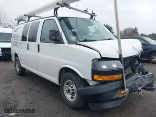 2019 GMC Savana Cargo Van with VIN 1GTW7AFG9K1154896, listed as a IAAI auction lot 41761872 with 183,541 mi miles. Bid and sale history available at carsss.com. Image 1.