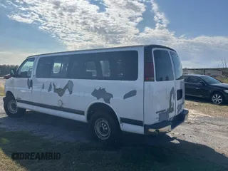 2002 Chevrolet Express with VIN 1GAHG39R921243538, listed as a Copart auction lot 88987585 with 512,936 mi miles and Clean Title. Bid and sale history available at carsss.com. Image 3.