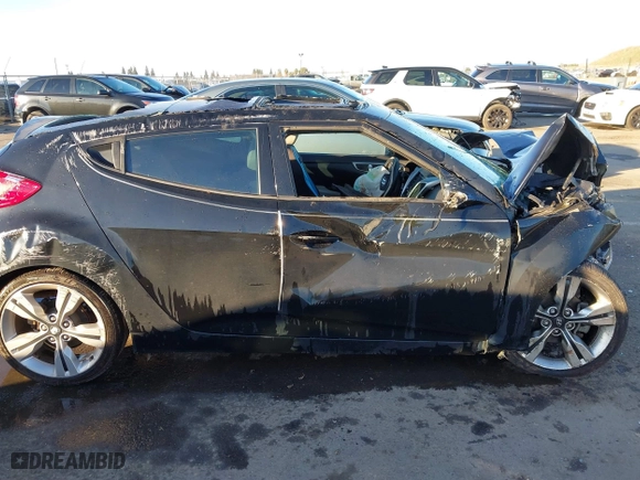 2014 Hyundai Veloster with VIN KMHTC6AD3EU184600, listed as a IAAI auction lot 41300088 with 1 mi miles. Bid and sale history available at carsss.com. Image 13.