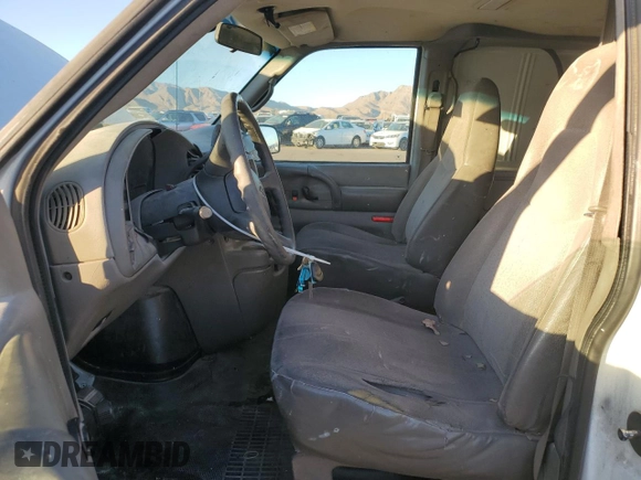 2005 Chevrolet Astro Cargo z VIN 1GCDM19X75B129778, wystawiony jako Copart lot #51354005 z przebiegiem 152 893 mil mil oraz Szkoda całkowita • Salvage title. Historia ofert i sprzedaży dostępna na DreamBid. Obrazek 7.