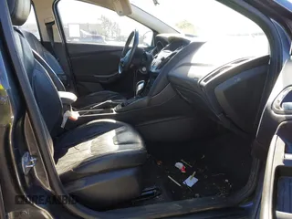 2016 Ford Focus SE z VIN 1FADP3F27GL321507, wystawiony jako IAAI lot #41278203 z przebiegiem 157 910 mil mil oraz . Historia ofert i sprzedaży dostępna na DreamBid. Obrazek 5.