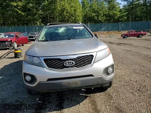 2013 Kia Sorento EX z VIN 5XYKUDA27DG360953, wystawiony jako Copart lot #48254445 z przebiegiem 134 637 mil mil oraz Szkoda całkowita • Salvage title. Historia ofert i sprzedaży dostępna na DreamBid. Obrazek 12.
