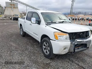 2005 Nissan Titan SE with VIN 1N6BA07B25N531673, listed as a IAAI auction lot 41726725 with 237,837 mi miles. Bid and sale history available at carsss.com. Image 1.