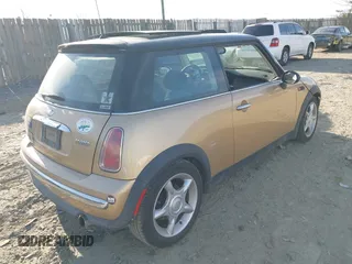 2003 MINI Hardtop z VIN WMWRC33483TJ50761, wystawiony jako IAAI lot #41679849 z przebiegiem 166 336 mil mil oraz . Historia ofert i sprzedaży dostępna na DreamBid. Obrazek 4.