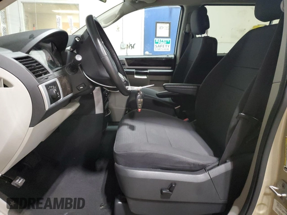 2010 Dodge Grand Caravan Crew with VIN 2D4RN6DX7AR463122, listed as a Copart auction lot 48768635 with 102,497 mi miles and Salvage Title. Bid and sale history available at DreamBid. Image 7.