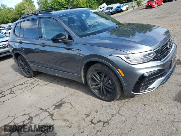 2022 Volkswagen Tiguan SE R-Line Black z VIN 3VV8B7AX9NM041704, wystawiony jako Copart lot #56583275 z przebiegiem 42 996 mil mil oraz Szkoda całkowita • Salvage title. Historia ofert i sprzedaży dostępna na DreamBid. Obrazek 4.