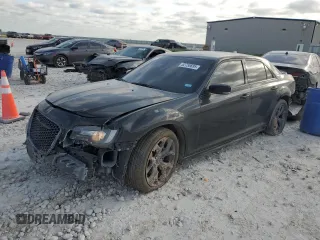 2021 Chrysler 300 S z VIN 2C3CCABT2MH676019, wystawiony jako Copart lot #52750695 z przebiegiem 36 597 mil mil oraz Szkoda całkowita • Salvage title. Historia ofert i sprzedaży dostępna na DreamBid. Obrazek 1.