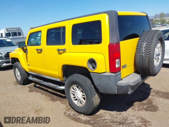2007 Hummer H3 SUV with VIN 5GTDN13E478209536, listed as a IAAI auction lot 42030088 with 180,743 mi miles. Bid and sale history available at carsss.com. Image 3.