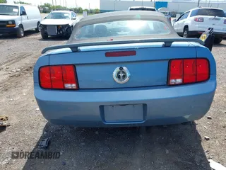 2005 Ford Mustang Deluxe z VIN 1ZVHT84N355249074, wystawiony jako IAAI lot #42298759 z przebiegiem 115 215 mil mil oraz . Historia ofert i sprzedaży dostępna na DreamBid. Obrazek 16.
