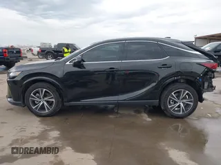 2024 Lexus RX 350 z VIN 2T2BAMBA4RC026361, wystawiony jako IAAI lot #41364276 z przebiegiem 15 528 mil mil oraz . Historia ofert i sprzedaży dostępna na DreamBid. Obrazek 15.