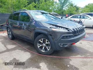 2017 Jeep Cherokee Trailhawk z VIN 1C4PJMBB8HW654321, wystawiony jako IAAI lot #42318465 z przebiegiem 137 923 mil mil oraz . Historia ofert i sprzedaży dostępna na DreamBid. Obrazek 1.