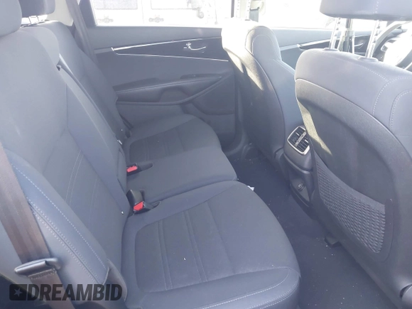 2019 Kia Sorento LX with VIN 5XYPG4A31KG579877, listed as a IAAI auction lot 41342414 with 32,549 mi miles. Bid and sale history available at carsss.com. Image 8.