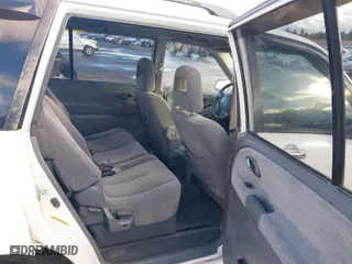 2002 Suzuki XL-7 Standard with VIN JS3TX92V824125363, listed as a IAAI auction lot 41221270 with 190,034 mi miles. Bid and sale history available at carsss.com. Image 8.