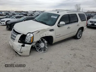2014 Cadillac Escalade Platinum z VIN 1GYS4DEF6ER178624, wystawiony jako Copart lot #84922784 z przebiegiem 182 858 mil mil oraz Szkody całkowita. Historia ofert i sprzedaży dostępna na DreamBid. Obrazek 1.