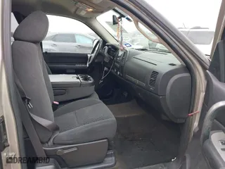 2008 Chevrolet Silverado 1500 Work Truck with VIN 1GCEC19C88Z234345, listed as a IAAI auction lot 41641815 with 123,050 mi miles. Bid and sale history available at carsss.com. Image 5.