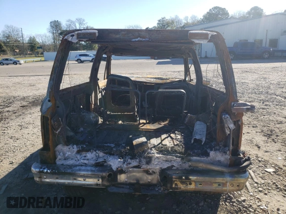 1986 Ford Bronco z VIN 1FMCU14TXGUD18203, wystawiony jako Copart lot #47194155 z przebiegiem Nie podano mil oraz Czysty tytuł • Clean title. Historia ofert i sprzedaży dostępna na DreamBid. Obrazek 6.