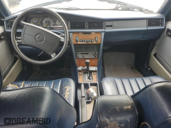 1991 Mercedes-Benz 190 z VIN WDBDA29D3MF767780, wystawiony jako Copart lot #57215785 z przebiegiem 200 216 mil mil oraz Tytuł czysty. Historia ofert i sprzedaży dostępna na DreamBid. Obrazek 8.