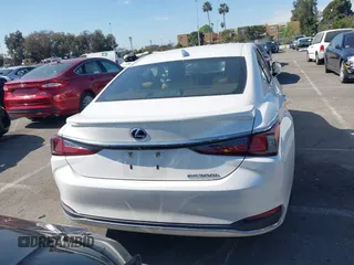 2021 Lexus ES with VIN 58ACA1C13MU005619, listed as a IAAI auction lot 41637656 with 44,165 mi miles. Bid and sale history available at carsss.com. Image 16.