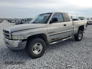 2001 Dodge 1500 z VIN 3B7HF13Z11G165621, wystawiony jako Copart lot #52585255 z przebiegiem 232 673 mil mil oraz Szkoda całkowita • Salvage title. Historia ofert i sprzedaży dostępna na DreamBid. Obrazek 1.