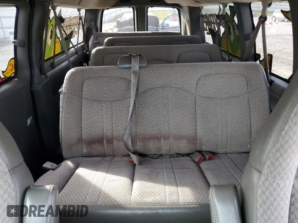 2006 Chevrolet Express Passenger with VIN 1GAHG39U261200900, listed as a Copart auction lot 81040404 with 68,221 mi miles and Salvage title. Bid and sale history available at DreamBid. Image 10.