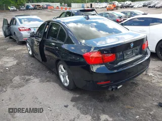 2013 BMW 3 Series 328i xDrive с VIN WBA3B5C55DF592295, выставлен на аукционе IAAI как лот 42231213 с пробегом 131 473 миль миль и . История ставок и продаж доступна на DreamBid. Изображение 3.
