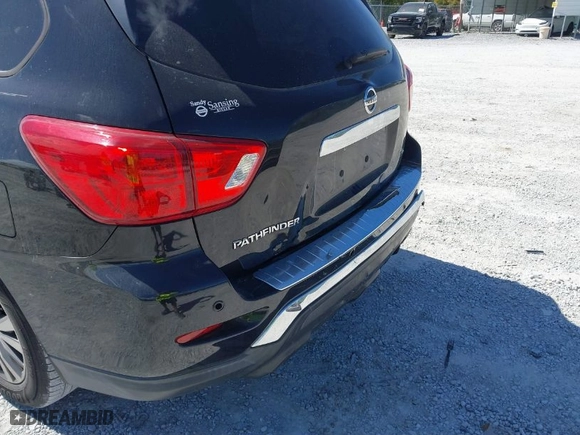 2017 Nissan Pathfinder S with VIN 5N1DR2MN8HC613384, listed as a IAAI auction lot 41826359 with 138,960 mi miles. Bid and sale history available at carsss.com. Image 6.