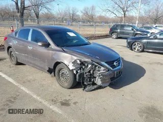 2017 Nissan Altima SR z VIN 1N4AL3AP9HC133798, wystawiony jako IAAI lot #41582890 z przebiegiem 57 440 mil mil oraz . Historia ofert i sprzedaży dostępna na DreamBid. Obrazek 1.