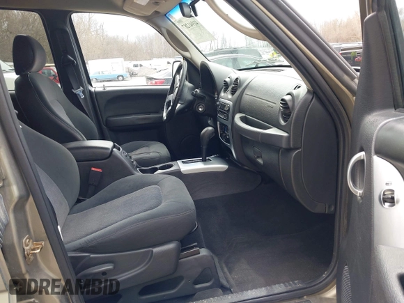 2004 Jeep Liberty Limited z VIN 1J4GL58K34W211893, wystawiony jako IAAI lot #41941287 z przebiegiem 139 985 mil mil oraz . Historia ofert i sprzedaży dostępna na DreamBid. Obrazek 5.