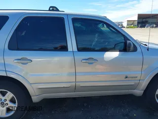 2005 Ford Escape Hybrid with VIN 1FMCU95H45KD16867, listed as a IAAI auction lot 41661311 with 206,698 mi miles. Bid and sale history available at carsss.com. Image 13.