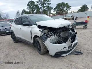 2020 Nissan Kicks SR z VIN 3N1CP5DV9LL494266, wystawiony jako IAAI lot #41699485 z przebiegiem 74 070 mil mil oraz . Historia ofert i sprzedaży dostępna na DreamBid. Obrazek 1.