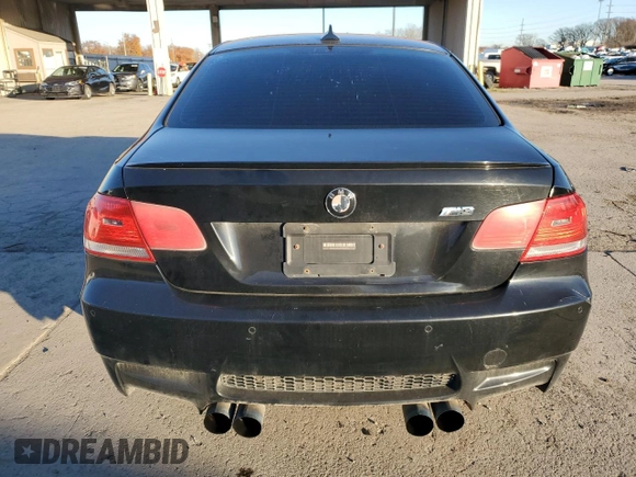 2010 BMW M3 z VIN WBSWD9C59AP363375, wystawiony jako Copart lot #82817564 z przebiegiem 130 714 mil mil oraz Czysty tytuł • Clean title. Historia ofert i sprzedaży dostępna na DreamBid. Obrazek 6.