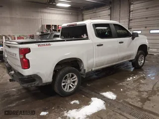2019 Chevrolet Silverado 1500 Custom Trail Boss with VIN 3GCPYCEF6KG250539, listed as a IAAI auction lot 41592352 with 135,612 mi miles. Bid and sale history available at carsss.com. Image 4.