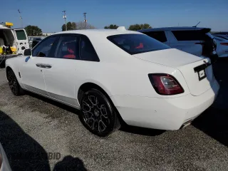 2023 Rolls-Royce Ghost Black Badge z VIN SCATD6C00PU220233, wystawiony jako Copart lot #77344924 z przebiegiem 4438 mil mil oraz Nie do naprawy. Historia ofert i sprzedaży dostępna na DreamBid. Obrazek 2.