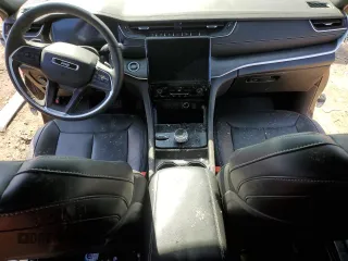 2024 Jeep Grand Cherokee Limited z VIN 1C4RJKBG1R8504016, wystawiony jako Copart lot #49071215 z przebiegiem Nie podano mil oraz Czysty tytuł • Clean title. Historia ofert i sprzedaży dostępna na DreamBid. Obrazek 8.