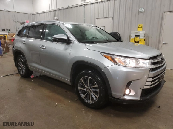 2018 Toyota Highlander SE with VIN 5TDJZRFH3JS555082, listed as a Copart auction lot 43365085 with 97,343 mi miles and Salvage Title. Bid and sale history available at carsss.com. Image 4.